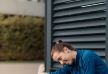 규칙적인 운동의 중요성과 이점 a woman sitting on the ground with her foot on a cup