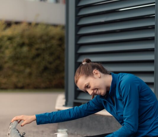 규칙적인 운동의 중요성과 이점 a woman sitting on the ground with her foot on a cup